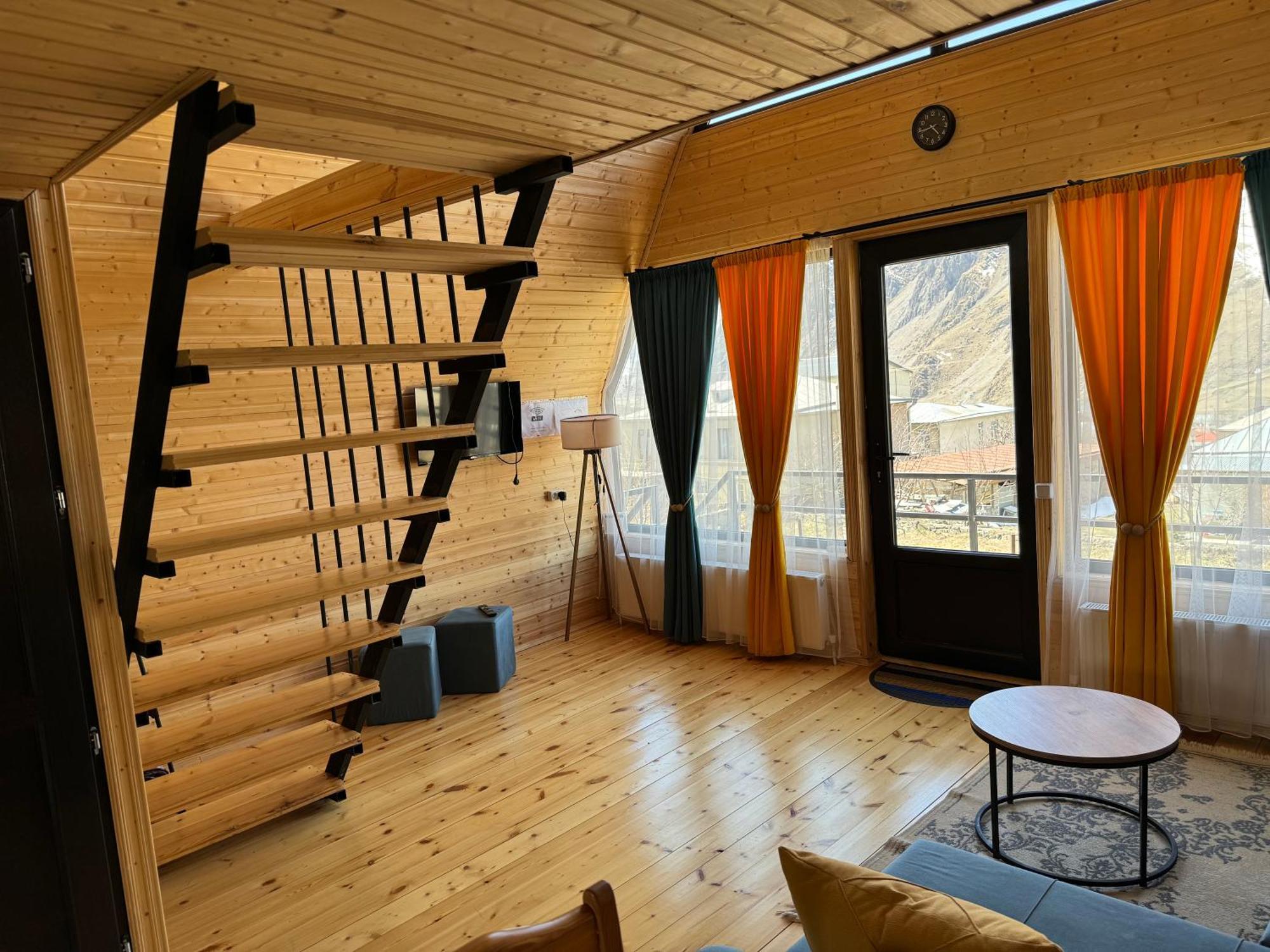 Qusha Cottage Kazbegi Eksteriør bilde
